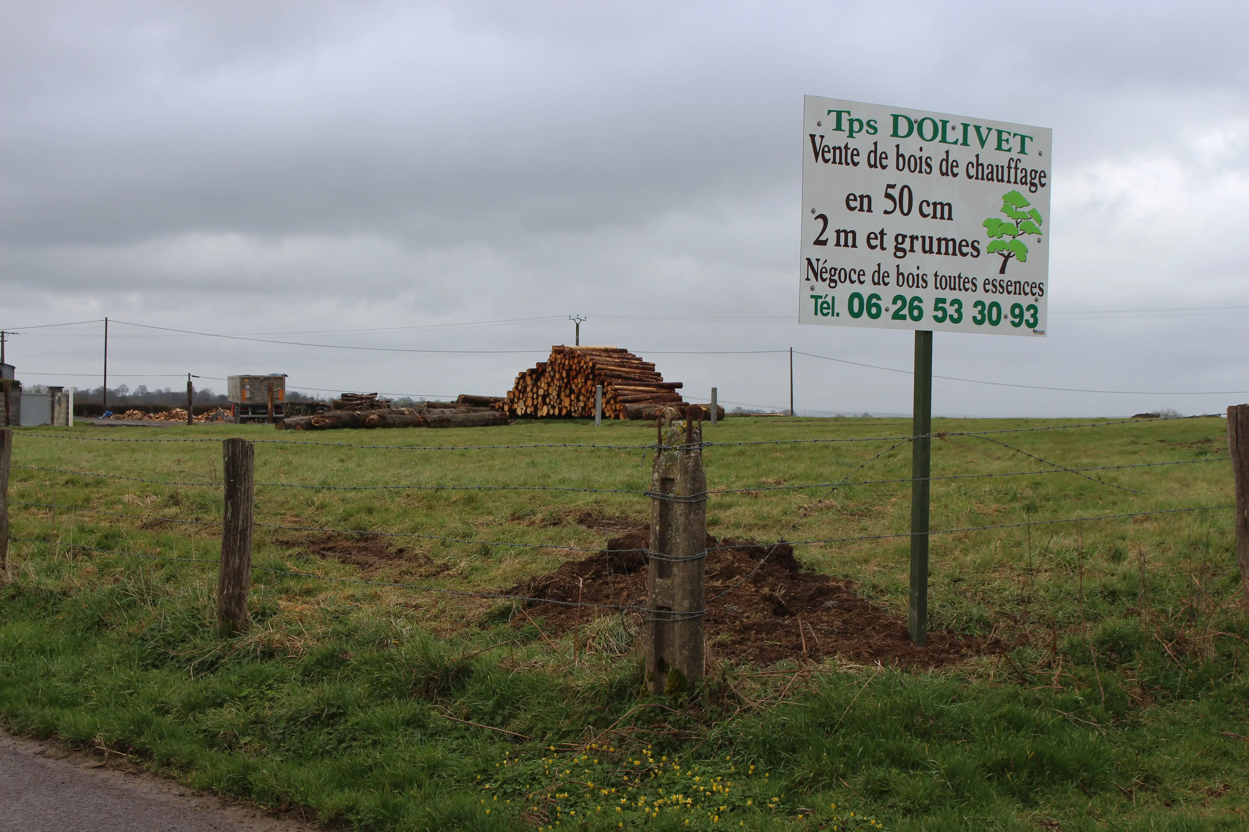 Sas Transport Dolivet  vente de bois de chauffage  transport  livraison